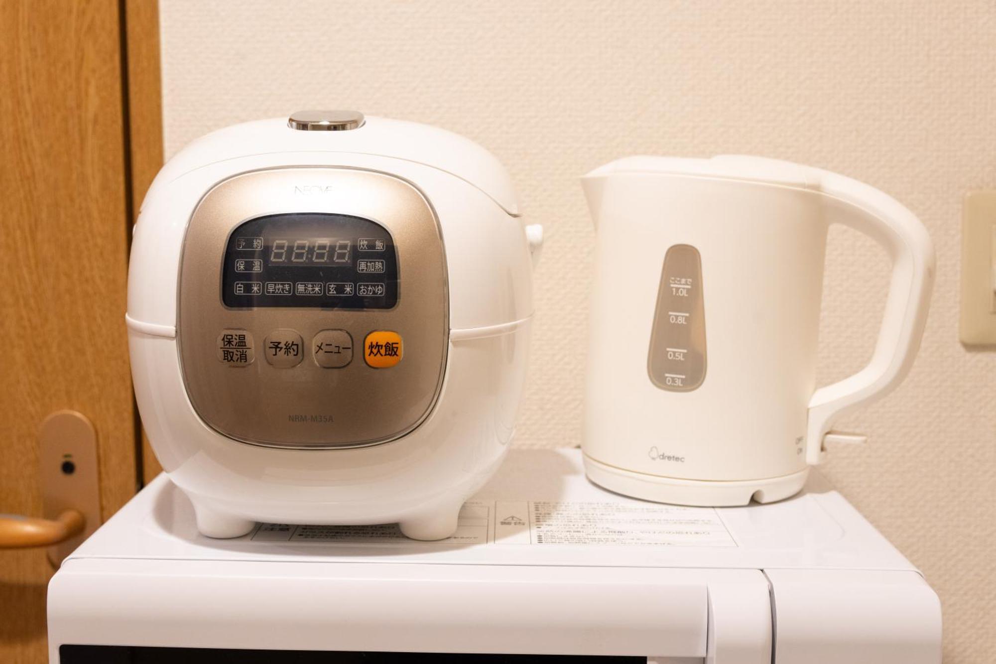 コンフィデンスロン601 Apartment